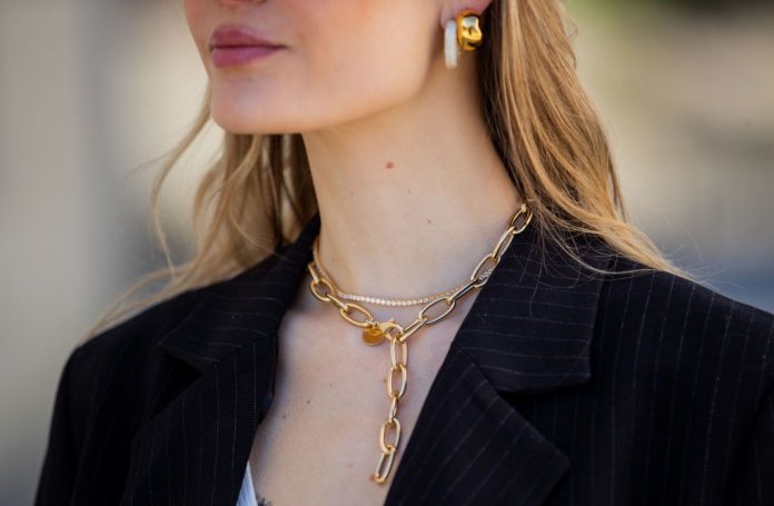 How to Mix and Match Jewelry Like a Pro